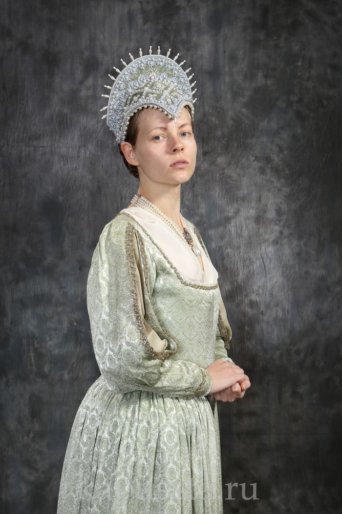 Женский костюм эпохи возрождения