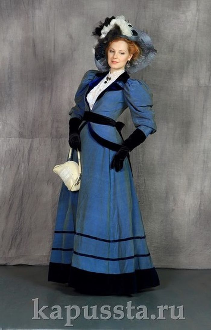Прогулочный синий костюм с шляпкой эпохи Модерн