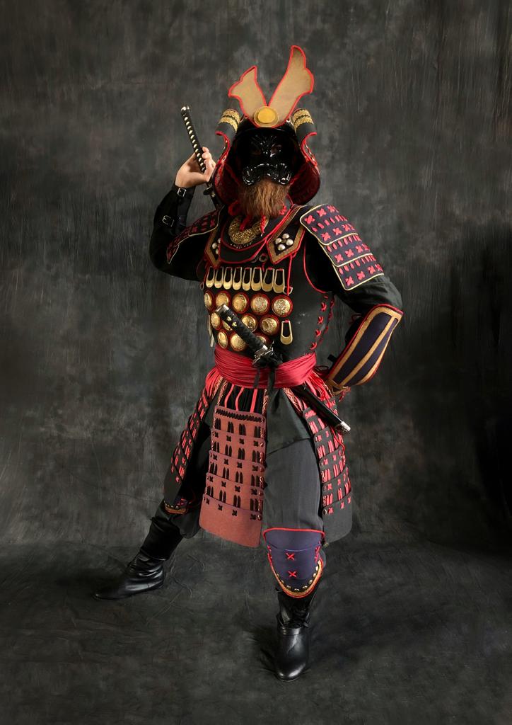 Костюм самурая с катаной