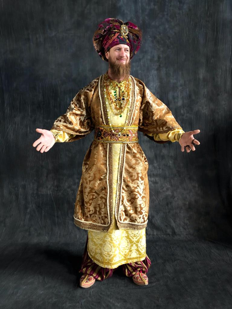 Восточный мужской костюм в золоте